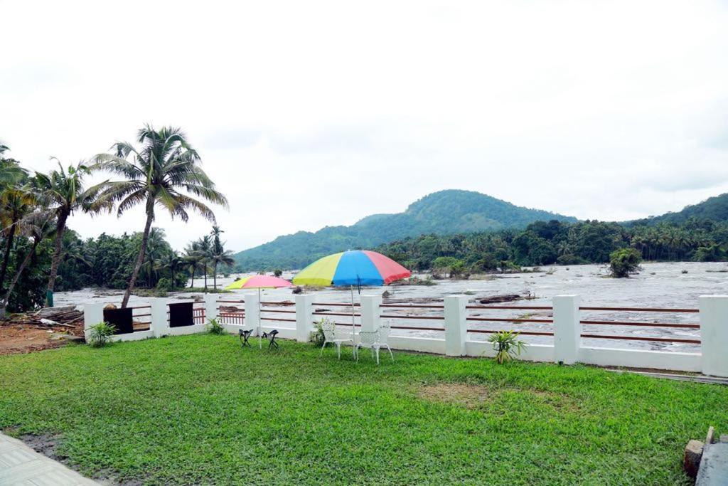 Athirapilly River Resort Athirappilly Exterior photo