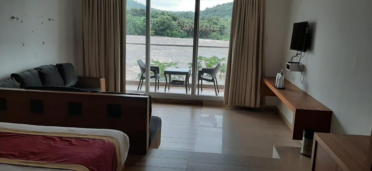 Athirapilly River Resort Athirappilly Exterior photo