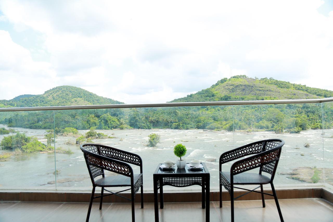 Athirapilly River Resort Athirappilly Exterior photo